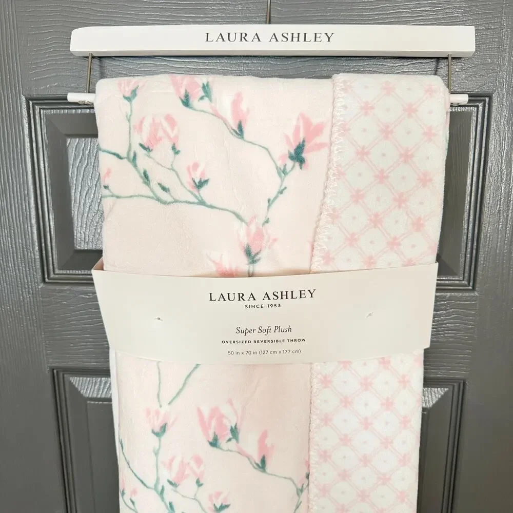 Laura Ashley Magnolia Zoe Coco Oversized Reversible Throw Blanket Pink NEW